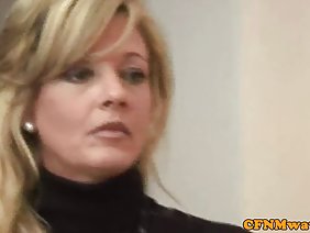 ティーンの女は、ボーイフレンドに自分自身を提供