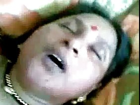2人の兄弟okhmurili姉妹居心地の良いベッドで汚いグループのセックスのため