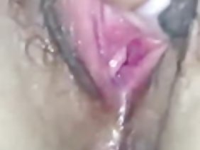 成熟した女性は、彼らとのグループセックスの間に無知の男を知っている