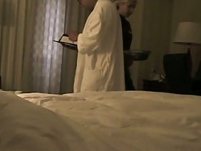 ナニーは家の所有者とブランデーとグルヌラを飲んだ