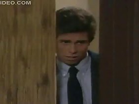 アジアのポルノスターは炎症を起こした男