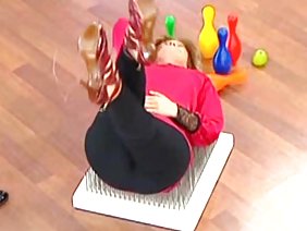 甘くて甘い黒人の女の子は、確かに猫とお尻を与える