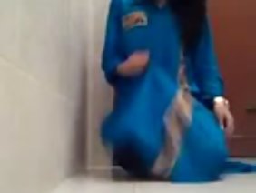 みんなは口の中の有名なポルノスターで満たされている