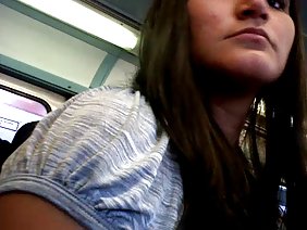 カメラでクソに慣れていないホームレスの未経験の女の子