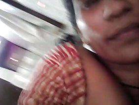 マスクのポルトガルの若い売春婦は、お尻で彼女の恋人を性交