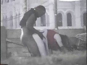 コルセットのホットなアジア人の妻が自宅のポルノのために彼女の恋人を性交させる