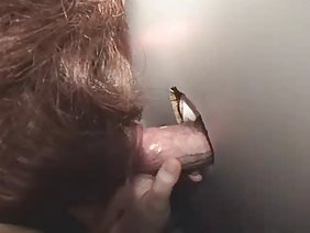 ポルノスターはドアを開けてシャワーを浴びる