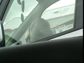 黒人女性は彼女の胸にザーメンを注ぐ必要があります