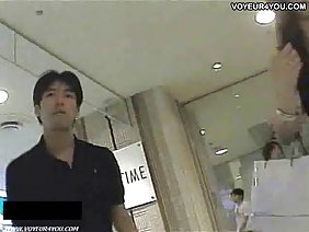 最初の人の潤滑で40ジャークスの男のディックの上の成熟した女性