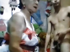 放棄された国で楽しむ2人のレズビアン