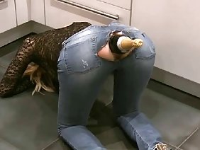 1人の豪華な恋人に熱心に犯された3人の成熟した巨乳の雌犬