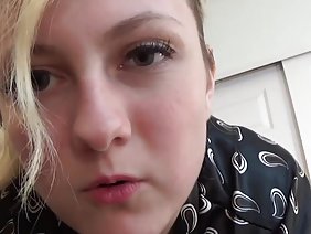 若いラティーナは、彼女の豊かなボーイフレンドの家に来て、彼の足を広げてプールで彼を激しく犯した