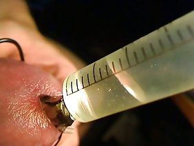 ポルノスターの濡れた猫は彼女をひどく必要とする
