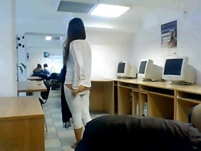 女の子は非常に専門的に大きなコックの仲間を指しています。