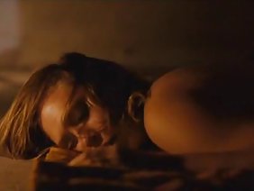 熟女の先生は教室でレズビアンのセックスを試みることに決めました