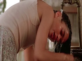 リラックスした男のコックは若いコケットでゆっくりと手コキを楽しむ