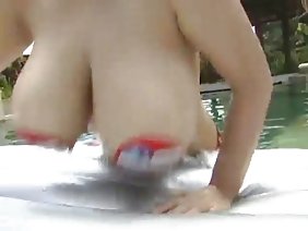 様々なポーズでパートナーとの音楽にクソな若いお尻の雌犬を集める