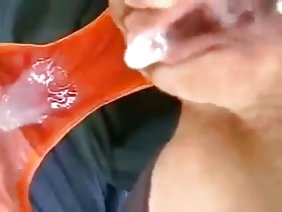 ロシアの巨乳なお母さんの短いセクシーなドレスは、いつもセックスする男を誘発した