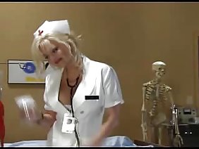 チックは、彼のトレーナーのもので、ジムは彼のズボンに本当のBOAと彼とのセックスを持っているが、喜びと男の巧みな恋人であると彼女のおっぱいとぬれた猫を愛撫女性を喜ばせる方法を知っているということです後にリラックスする方法を知っています