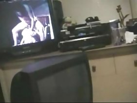 若い女の子の恥知らずの目
