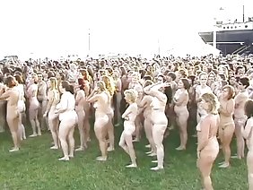 成熟したラテンのポルノスターは、彼女のパートナーからお尻の大セックスを要求