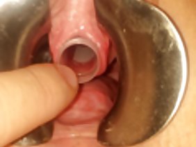 偉大なおっぱいを持つ中高生のアマチュアは、パートナーの雄鶏にお尻を座っている