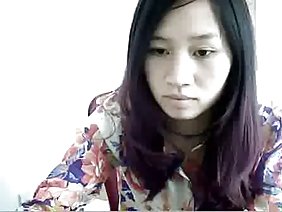 成熟した女性のポルノエージェントは、彼女の猫を舐めて、彼女の膣から痙攣させる