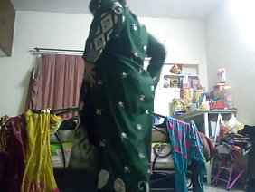 大騒ぎをしてポルノスターがひどく寝そべった