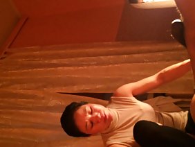 豪華な成熟したブロンドは、男が彼女のハードをセックスする
