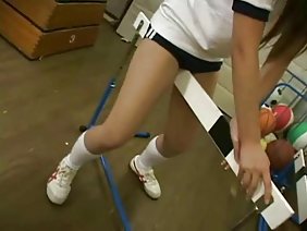 ブロンドの白人の成熟した女性の黒い巨根のビルドシーンを構築する